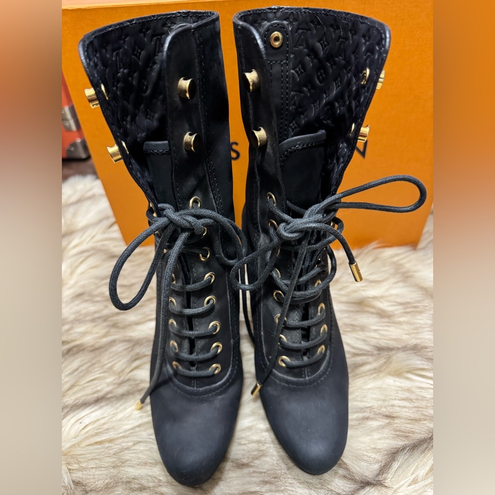 Louis vuitton Black Suede monogram combat Boots heel size 6US(36)